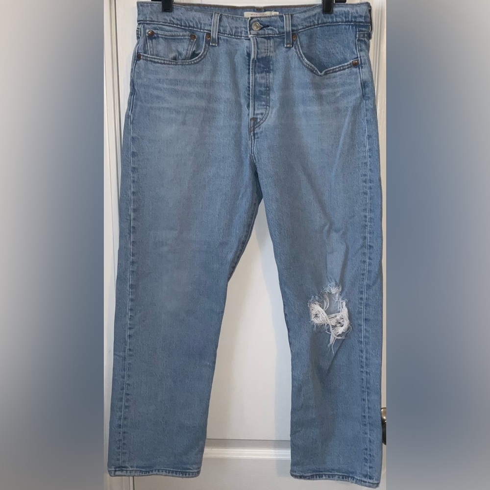 Levi’s Wedgie Straight Jean Light Blue Wash Size 31